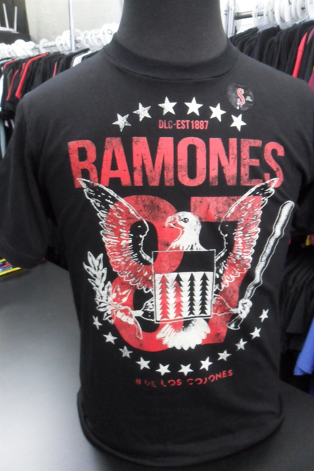 RAMONES - ESCUDO VINTAGE NEGRO